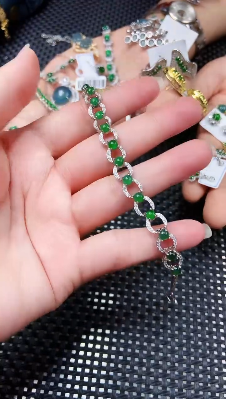 【闪购商品】翡翠手链未镶嵌111111111