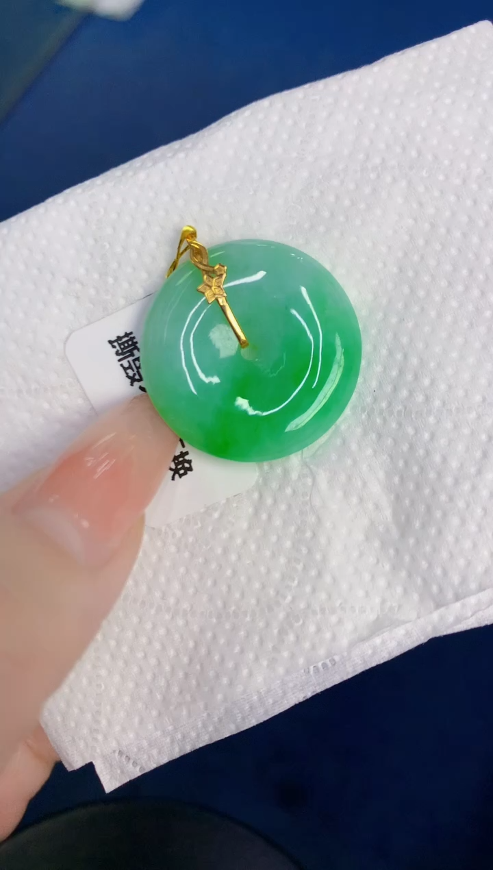 颈饰18K金镶嵌翡翠缅甸天然翡翠A货