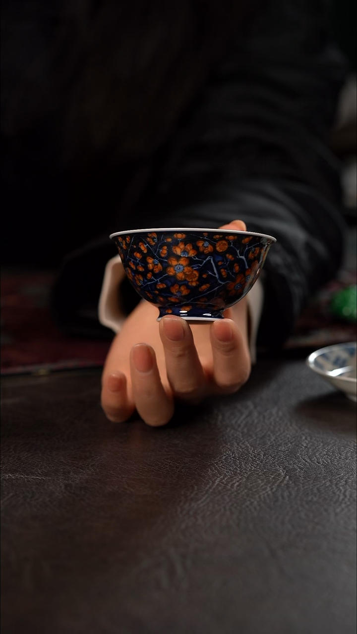 洪印慕明蓝地矾红红梅撇口杯