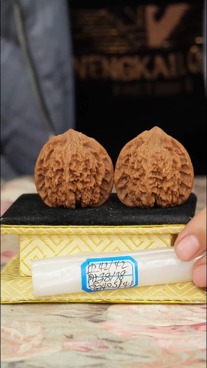 【闪购商品】文玩核桃把件满天星