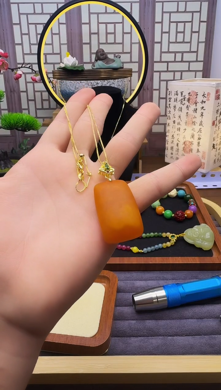 14K金镶嵌吊坠(赠链)蜜蜡D115