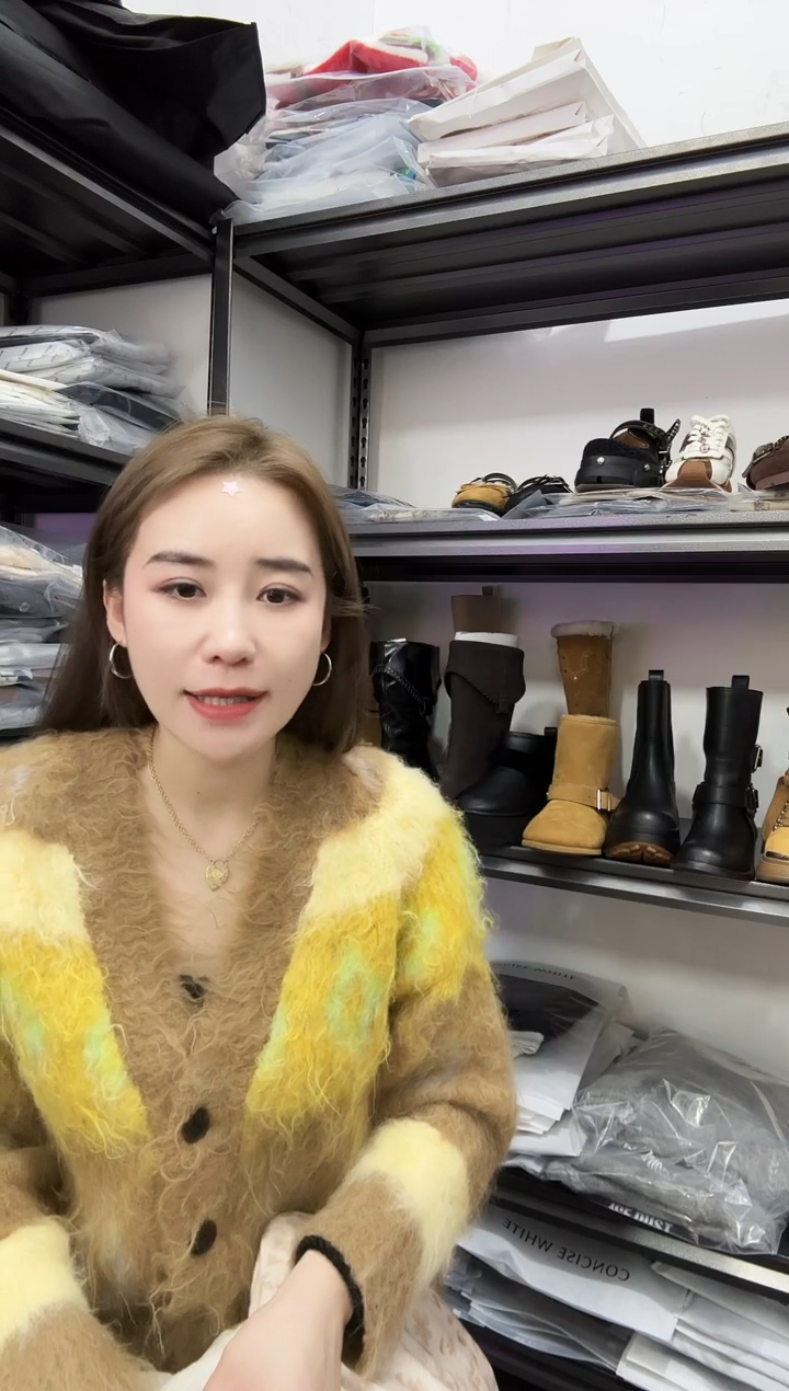 矢****六特价不退换 黄毛衣S 