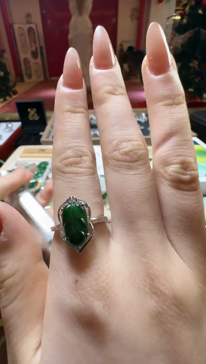 【闪购商品】翡翠吊坠(不含链)未镶嵌翡翠