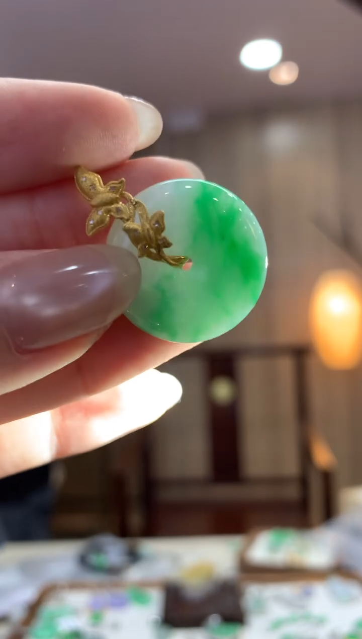 翡翠18K金镶嵌吊坠(不含链)平安扣