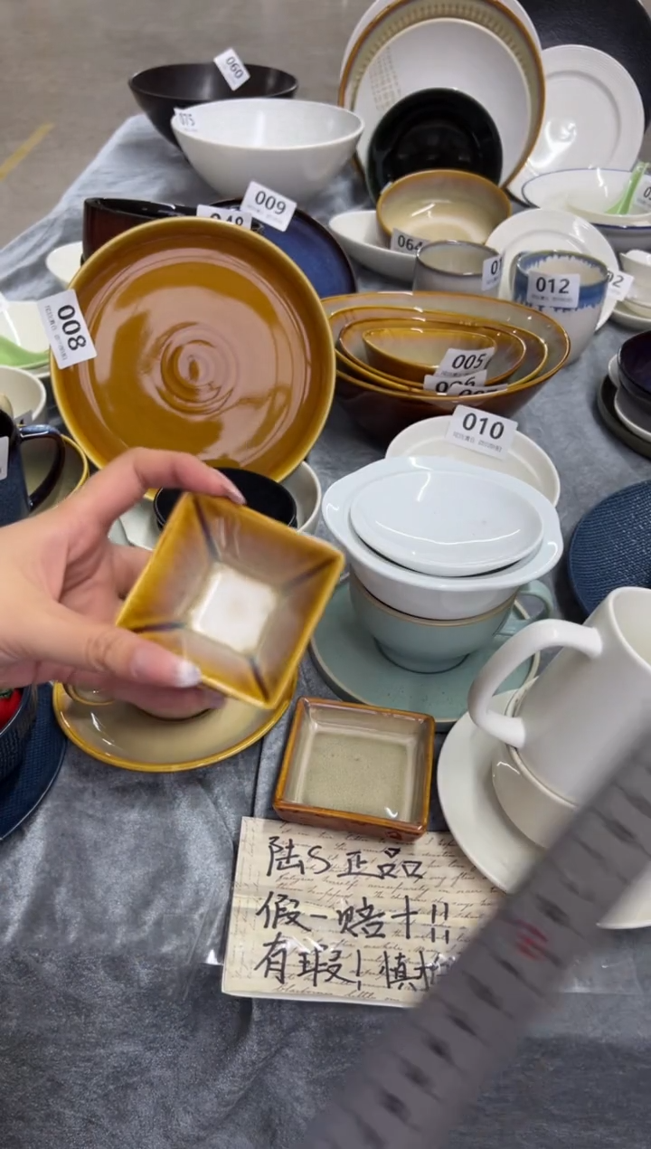 新骨瓷098瑕疵曼谷棕2,75寸四方酱碟