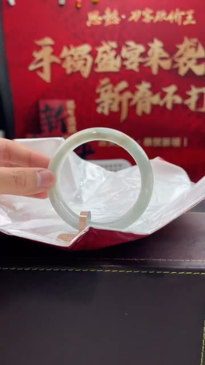 【闪购商品】翡翠手镯未镶嵌7翡翠手镯（微瑕）