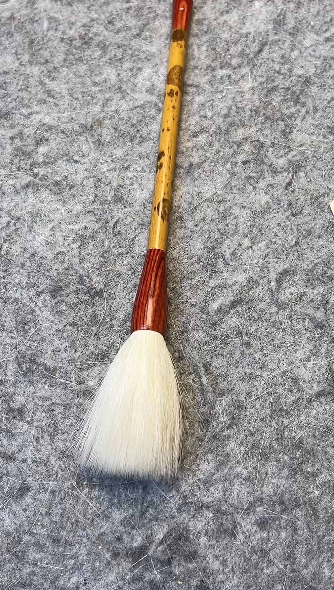 羊毫毛笔 1支 出锋7.0cm 口径1.5cm 杆如图所示 仅限清水试笔