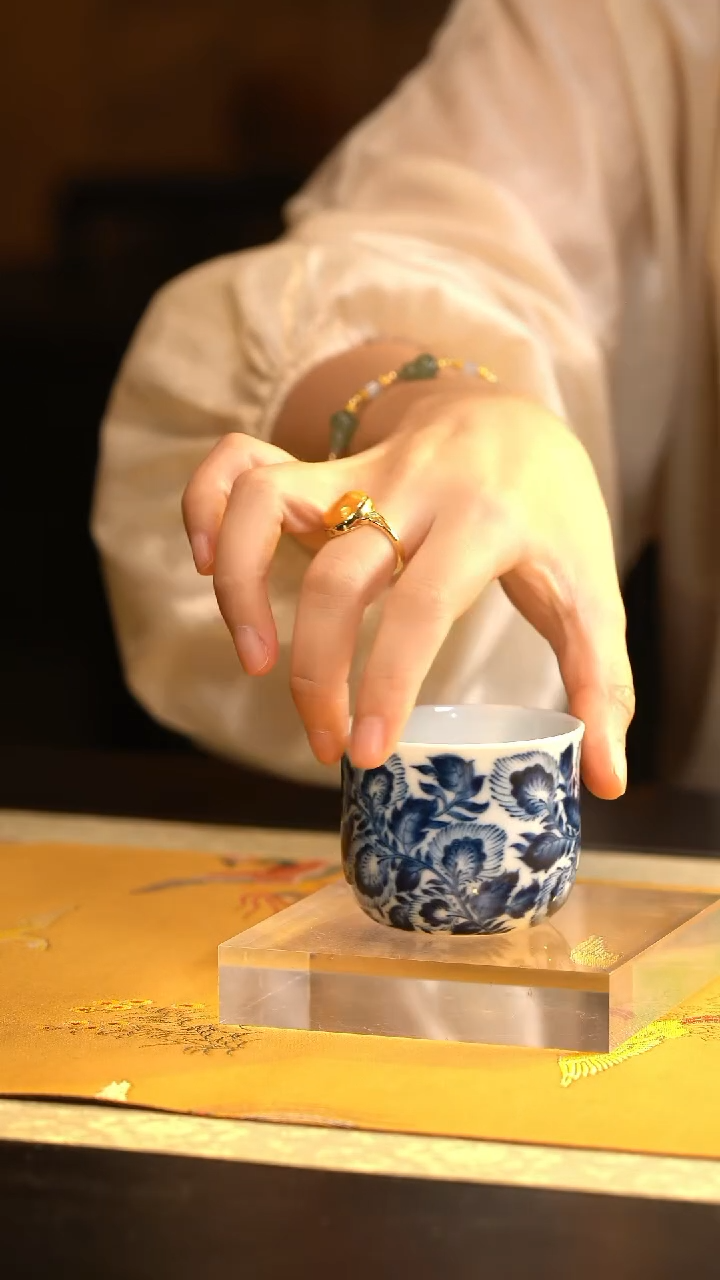 LXT雨后 湛蓝系列 凤尾草纹 卧足杯 首