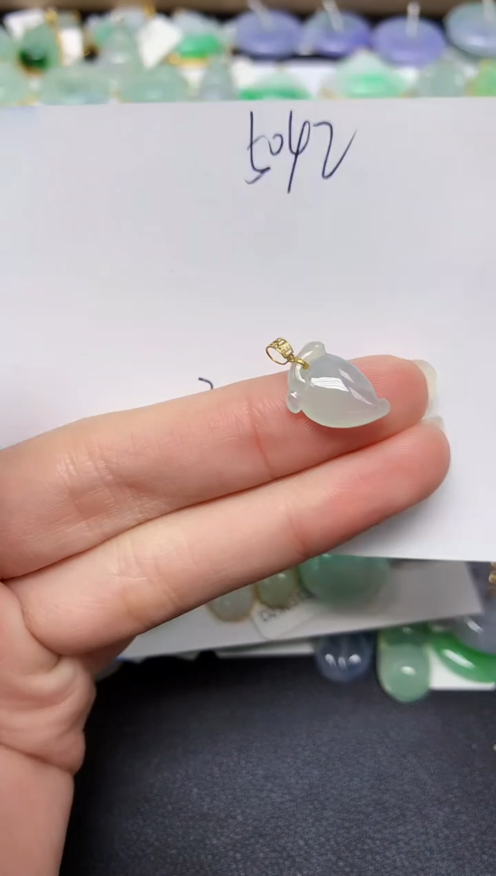 翡翠18K金镶嵌颈饰天然翡翠A货