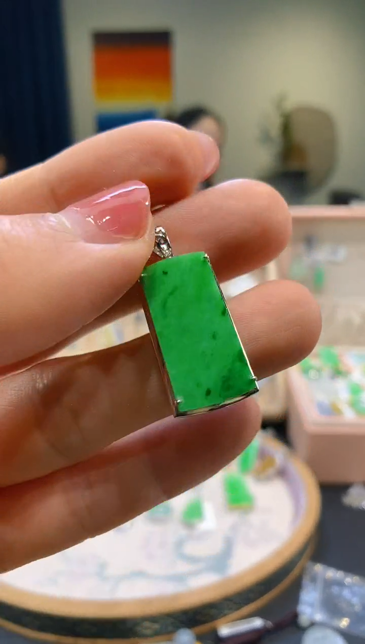 【闪购商品】翡翠吊坠(不含链)18K金镶嵌无事牌