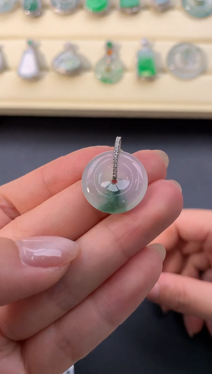 【闪购商品】翡翠颈饰18K金镶嵌W662