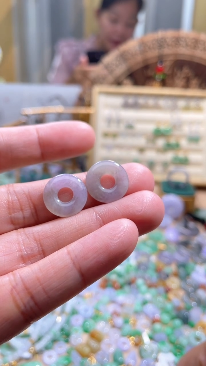 【闪购商品】翡翠颈饰未镶嵌甜甜圈一对