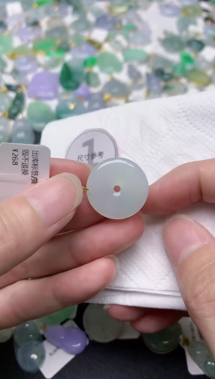 颈饰18K金镶嵌翡翠天然翡翠A货