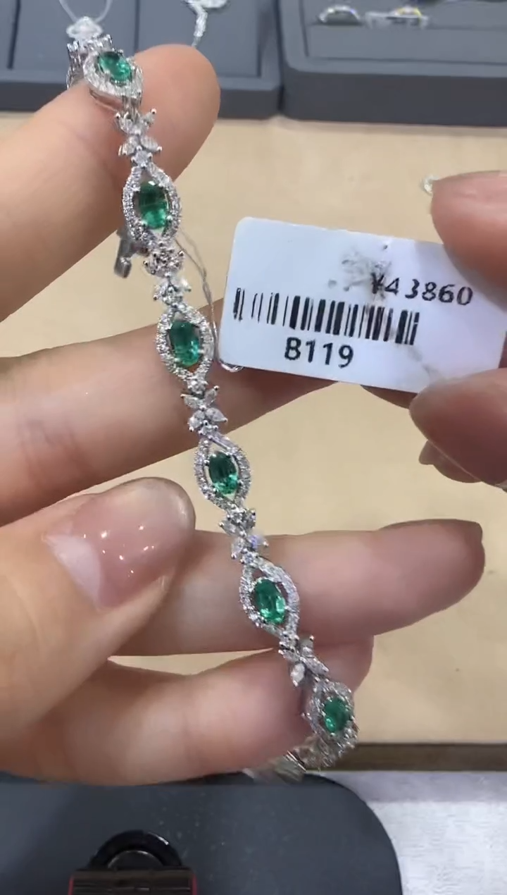 【闪购商品】祖母绿/18K金镶嵌2.8手链马眼