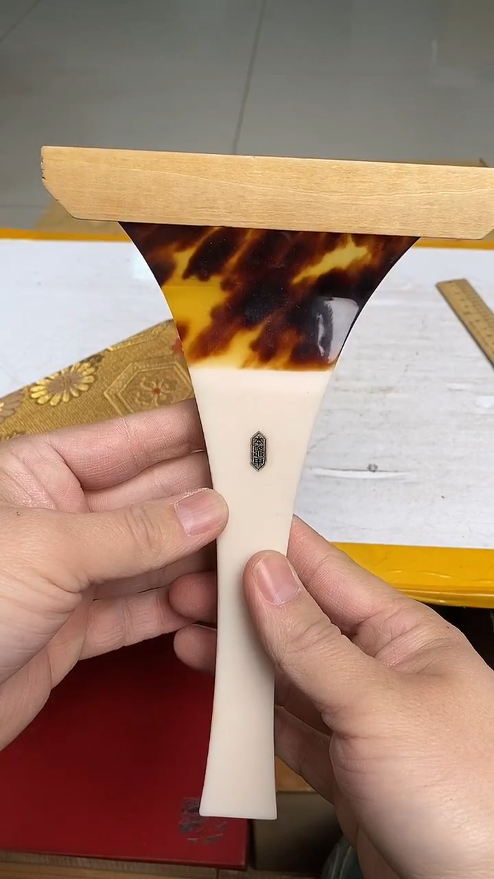 日瓷回流摆件一个