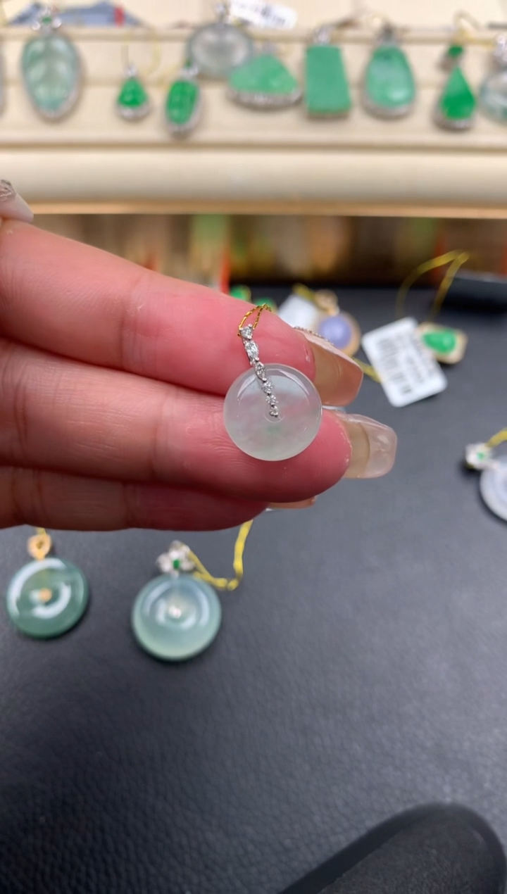 【闪购商品】翡翠颈饰18K金镶嵌Q181     