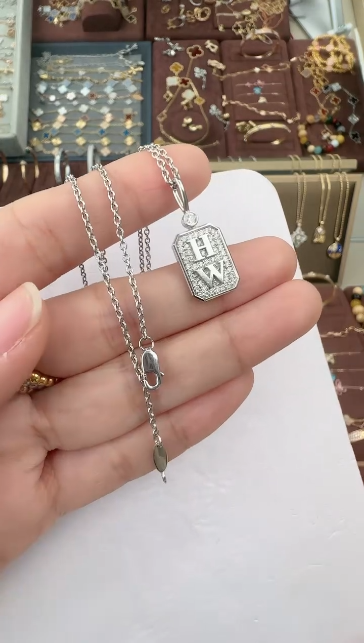 【闪购商品】钻石项链18K金镶嵌大号香水瓶项链【6克多】