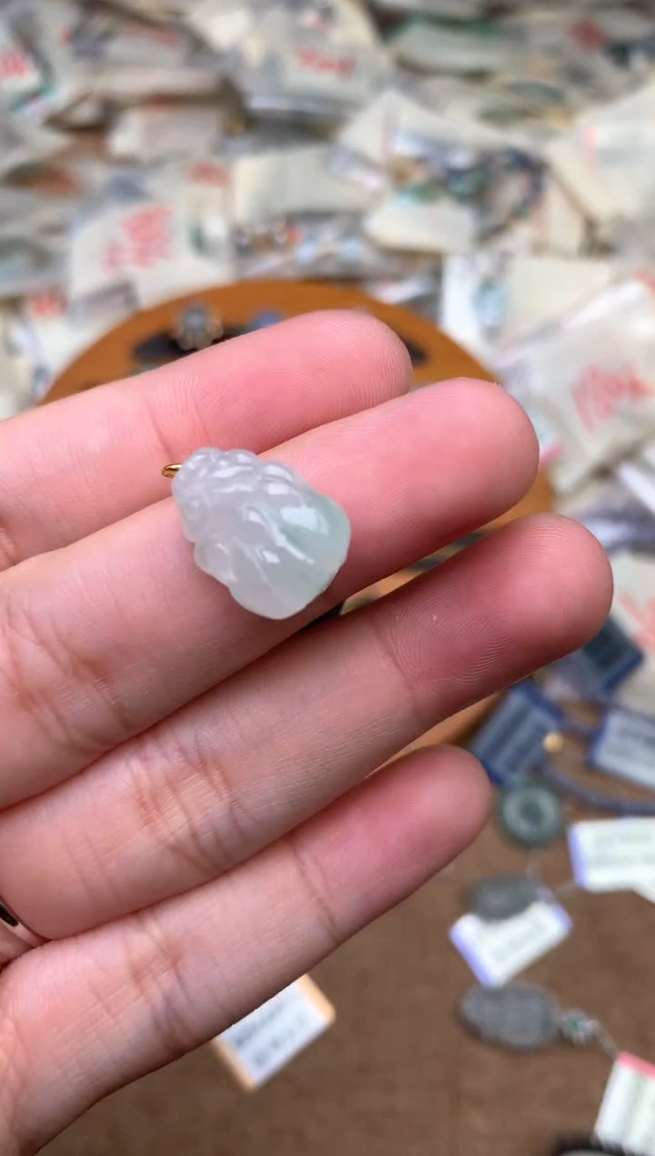 18K金镶嵌挂件翡翠一