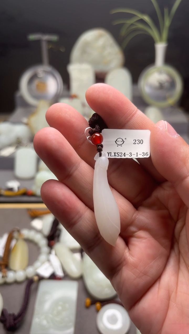 颈饰未镶嵌和田玉玉兰花