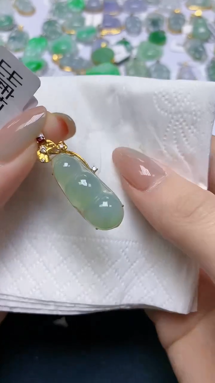 翡翠18K金镶嵌颈饰天然缅甸A货翡翠