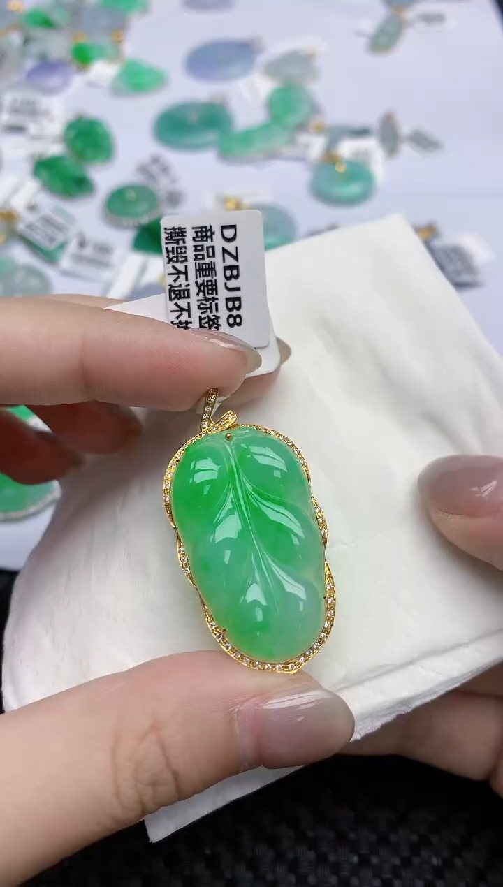 【闪购商品】翡翠颈饰18K金镶嵌天然翡翠A货