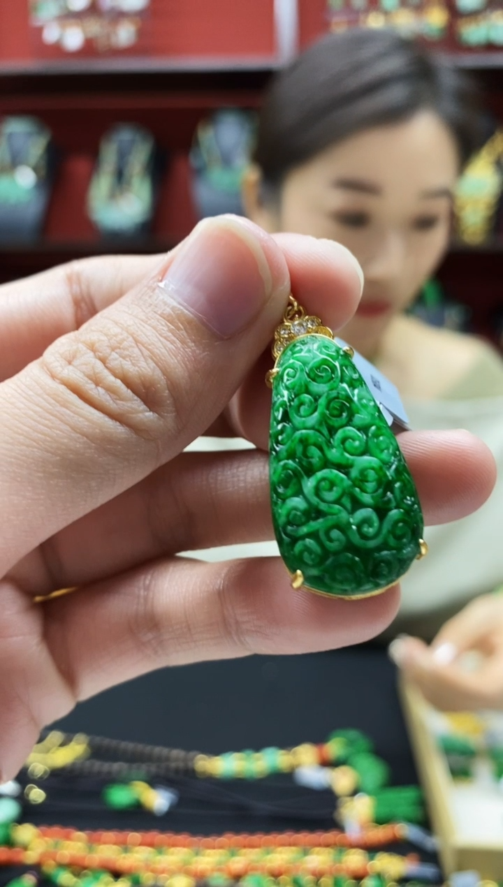 颈饰未镶嵌翡翠吊坠