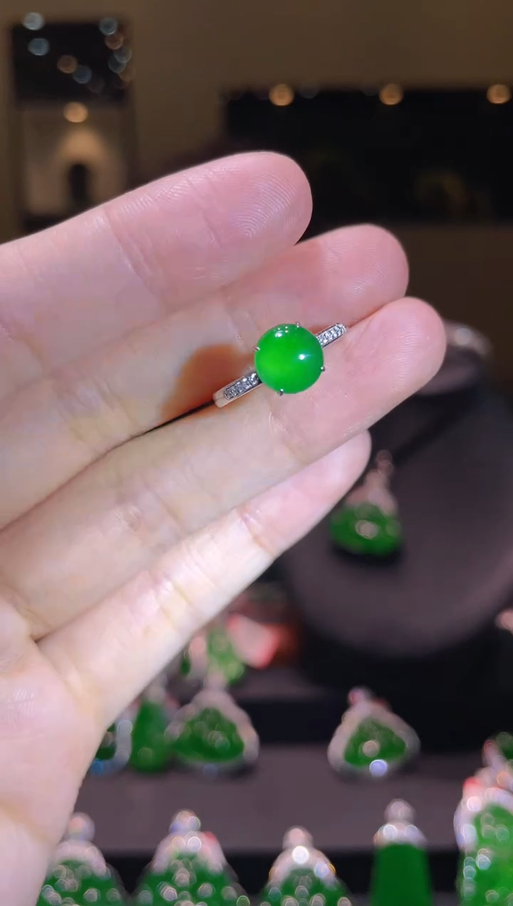 【闪购商品】翡翠吊坠(不含链)18K金镶嵌A50