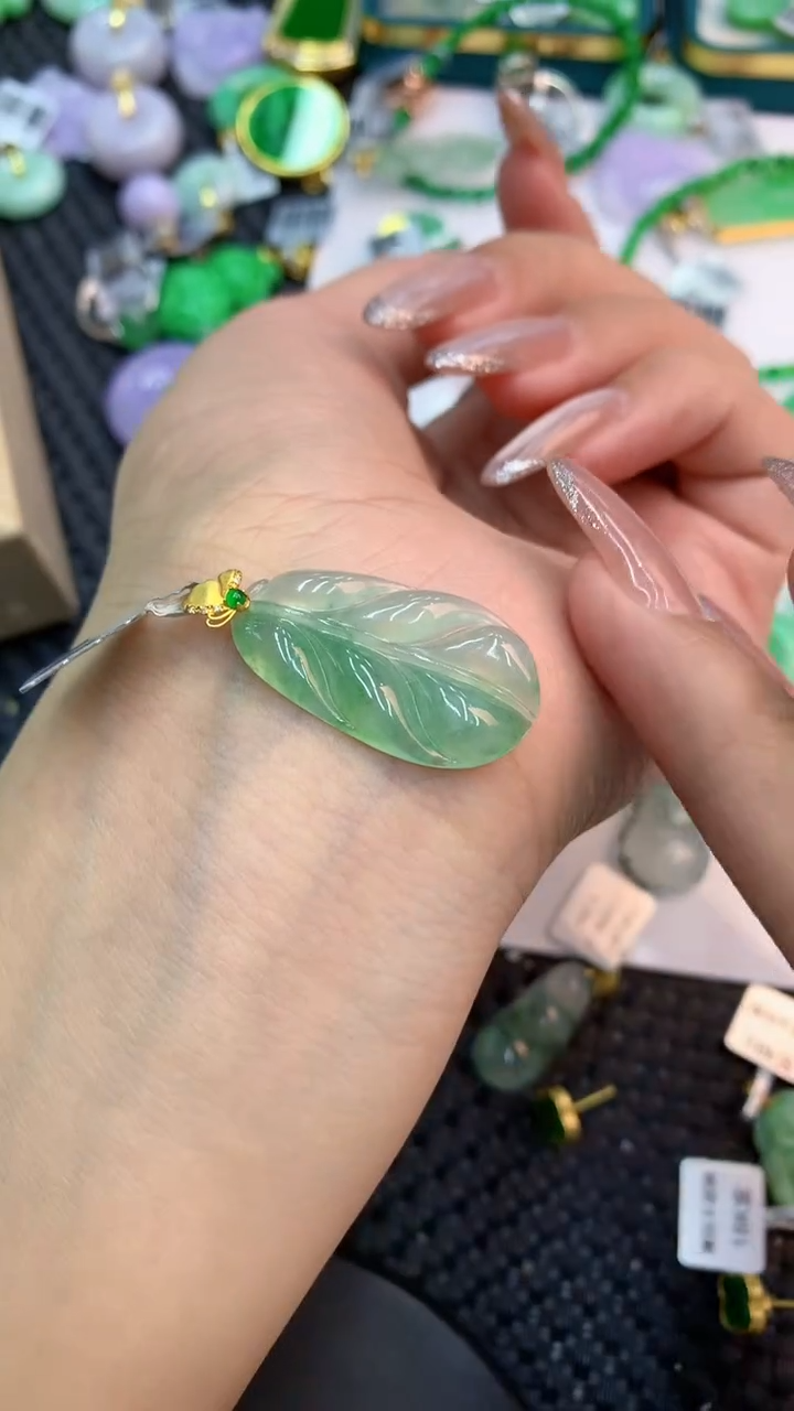 颈饰18K金镶嵌翡翠1