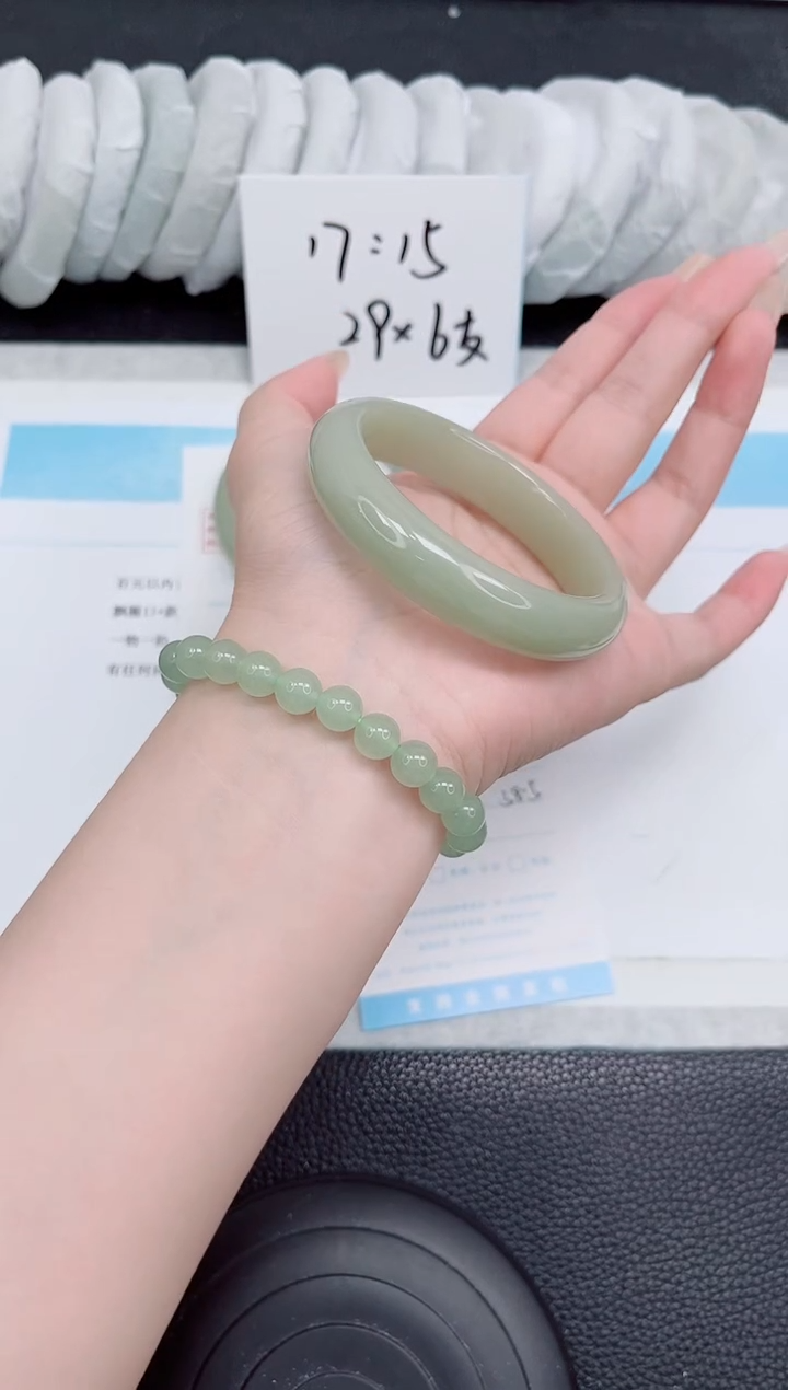 未镶嵌手镯石英质玉40-58.5