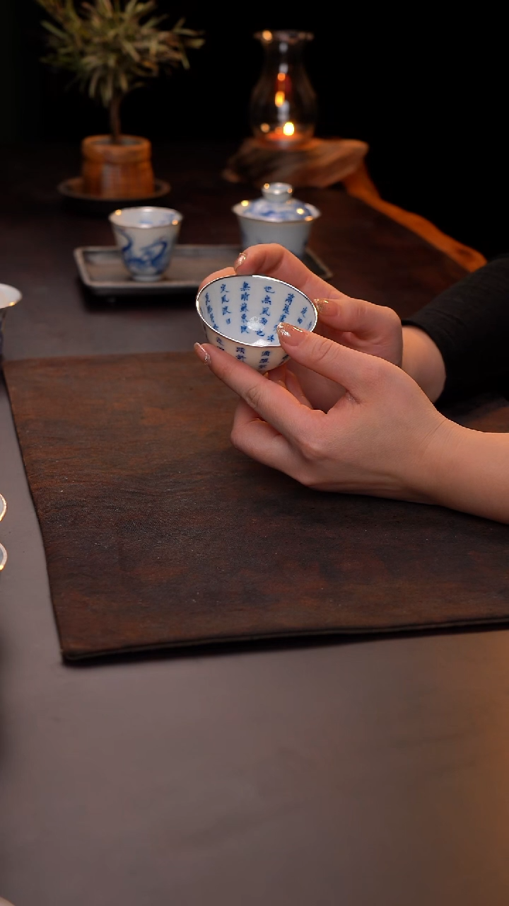 景德镇仿明青花内外满绘定风波主人杯（微瑕）