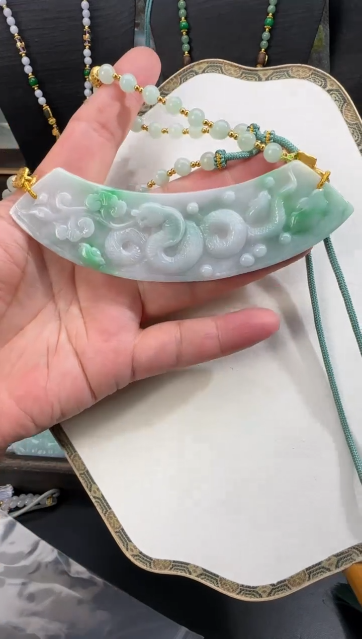 【闪购商品】翡翠颈饰未镶嵌拍照