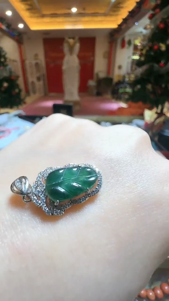 【闪购商品】翡翠吊坠(不含链)未镶嵌翡翠