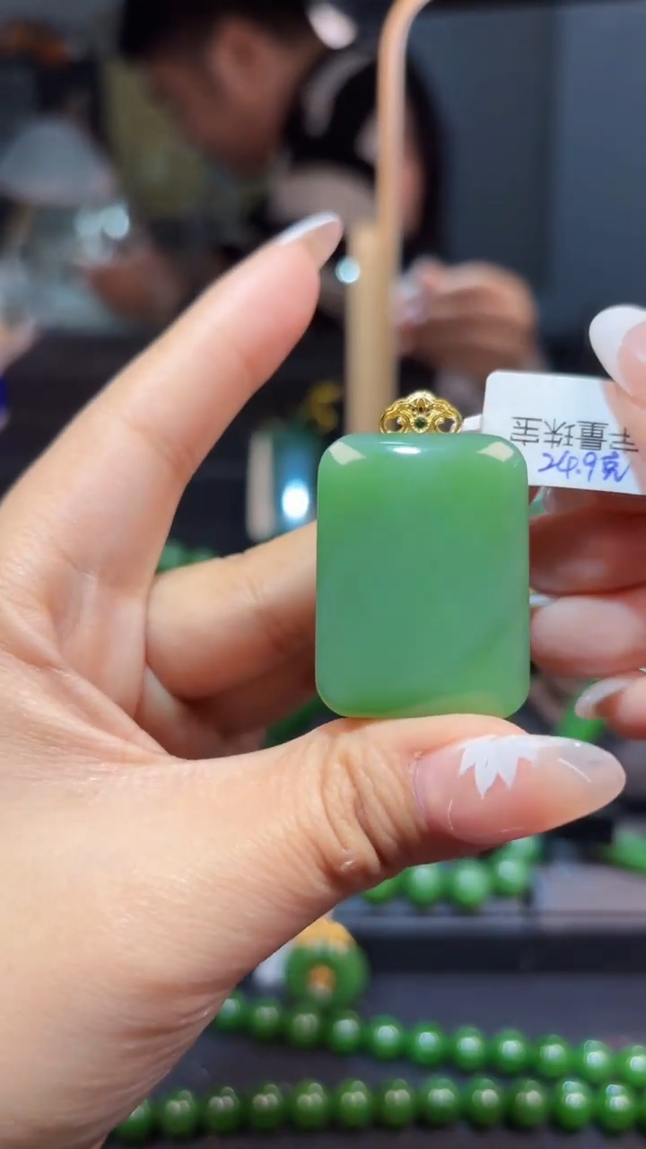 【闪购商品】和田玉（碧玉）吊坠(赠链)18K金镶嵌1