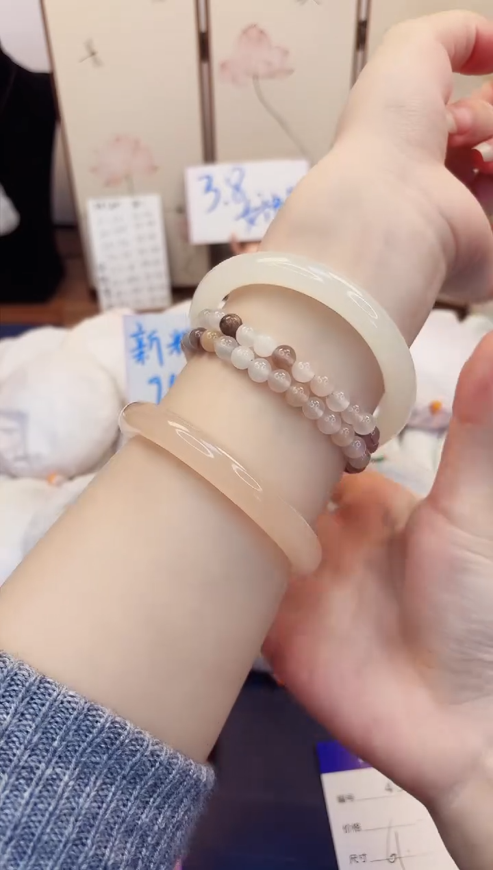 【闪购商品】石英质玉手镯未镶嵌454-玉兰白-圈口61