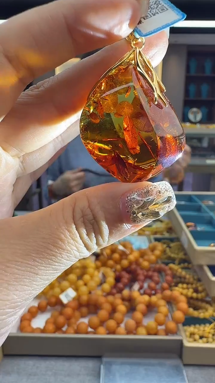 琥珀颈饰未镶嵌198秒拍号 假一罚三