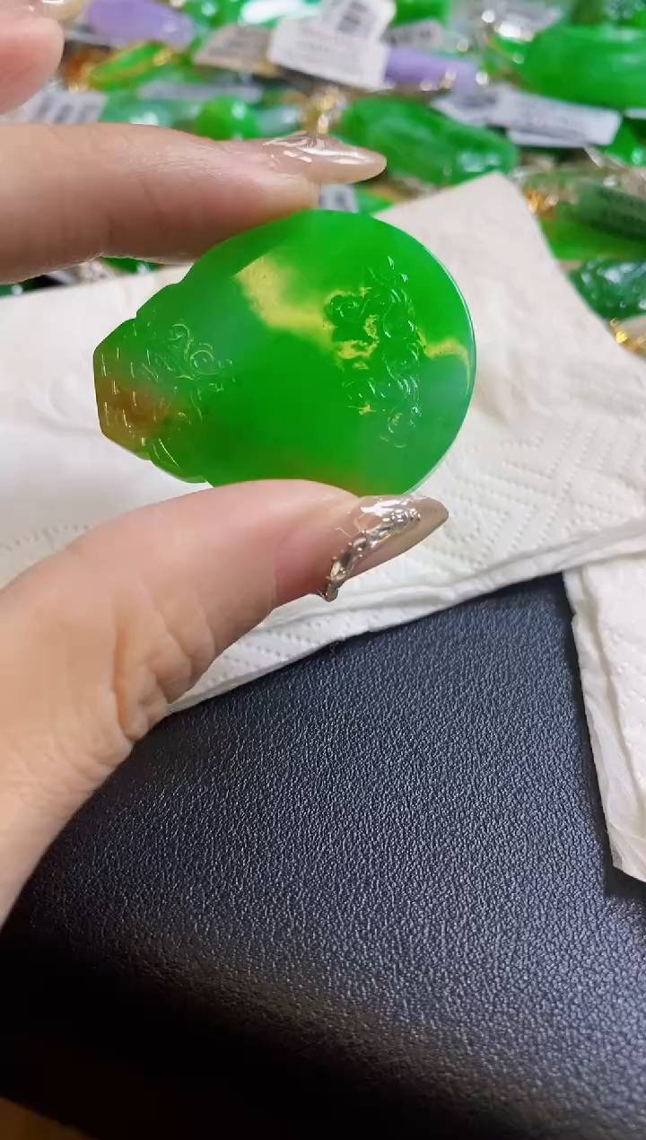 【闪购商品】定制翡翠未镶嵌吊坠
