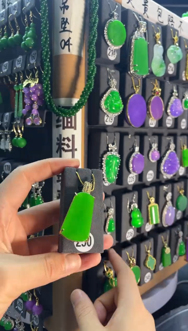 【闪购商品】翡翠耳饰银S925镶嵌250....
