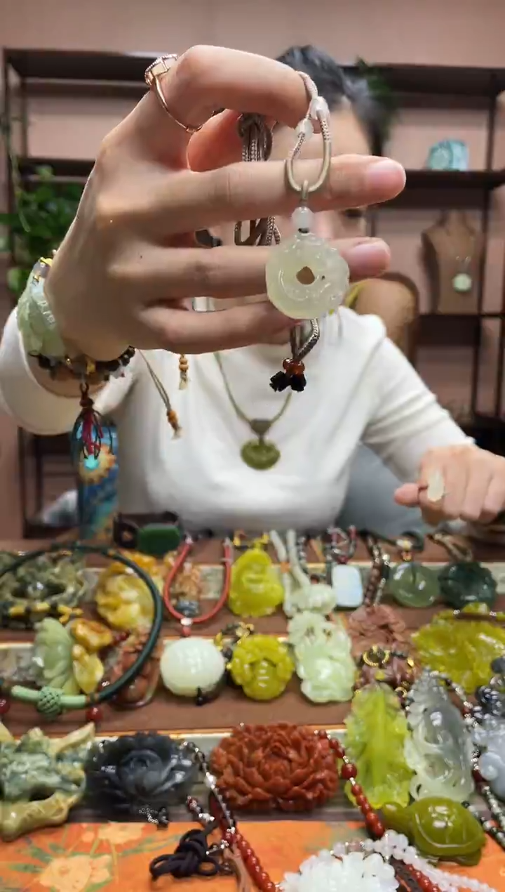 未镶嵌岫玉吊坠·