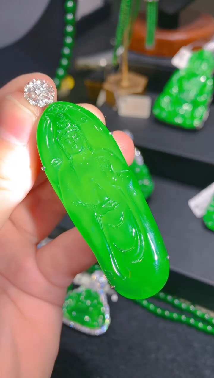 【闪购商品】翡翠颈饰18K金镶嵌55一季