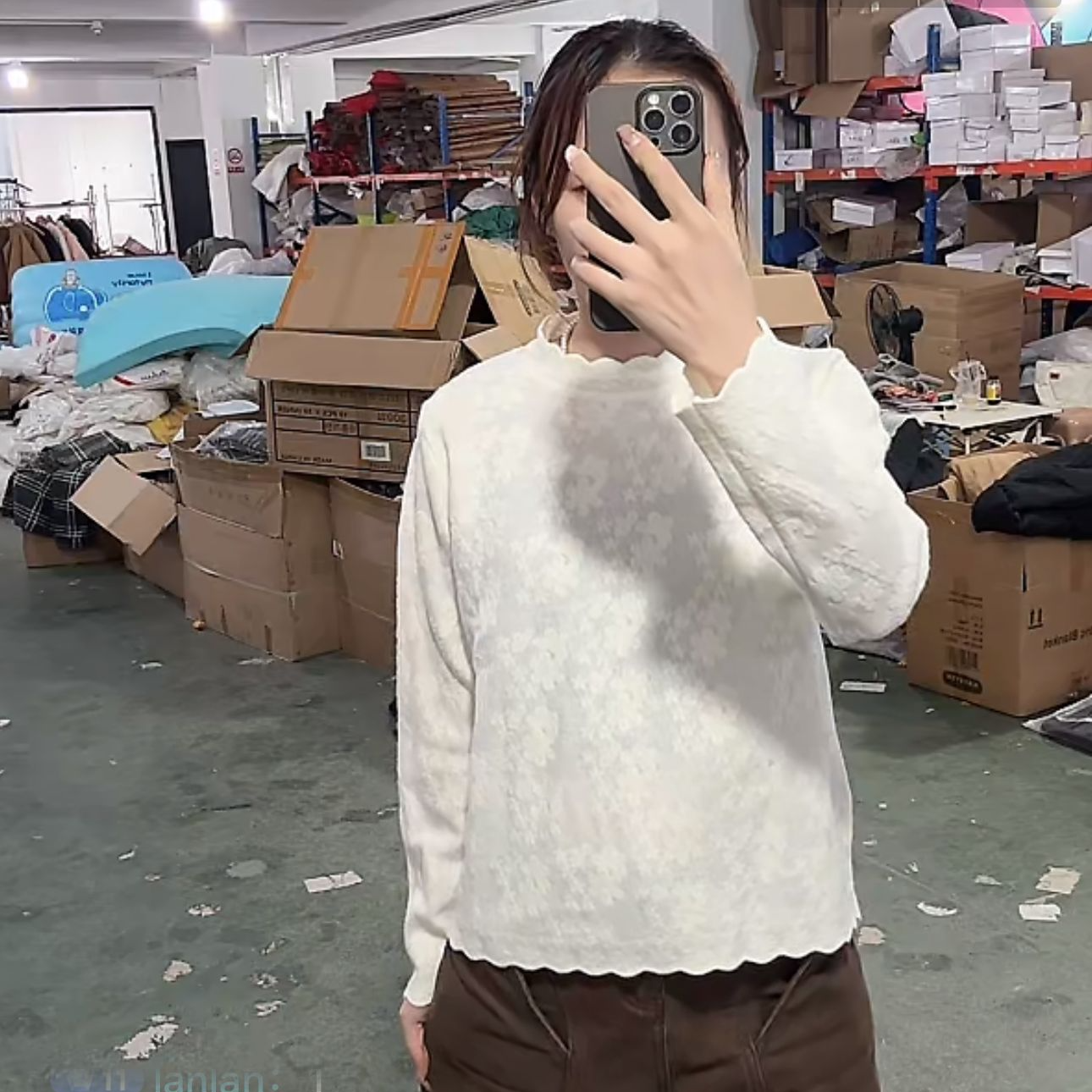 无标白色刺绣羊毛打底衫均码