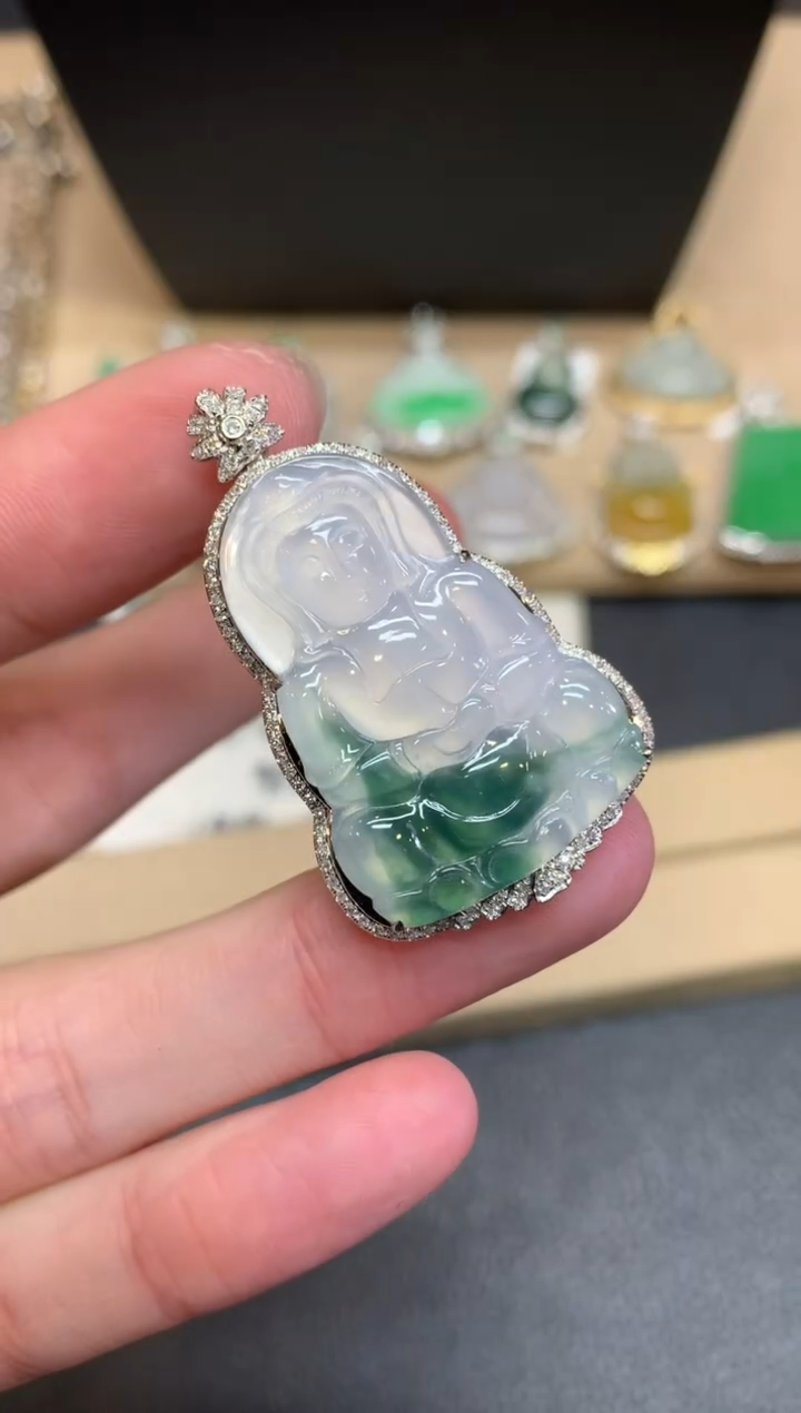 【闪购商品】翡翠颈饰18K金镶嵌观音【无服务费】