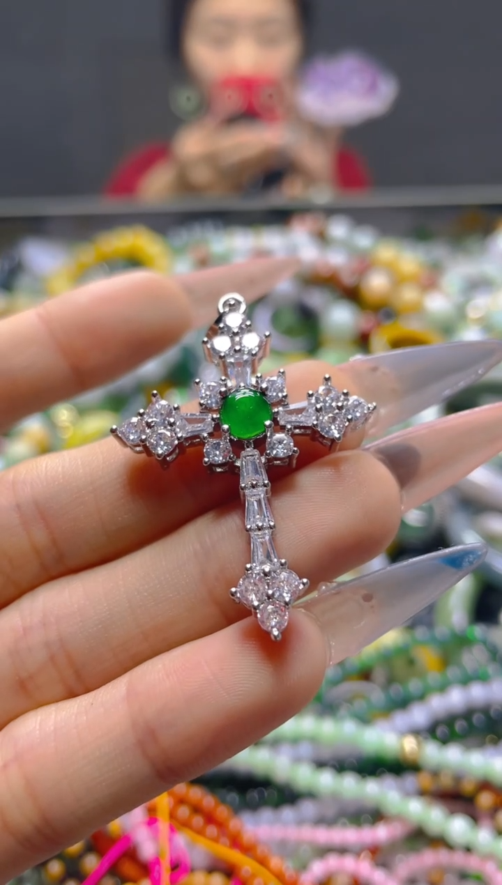 颈饰未镶嵌翡翠/E/翡翠A货，一件也是批发价