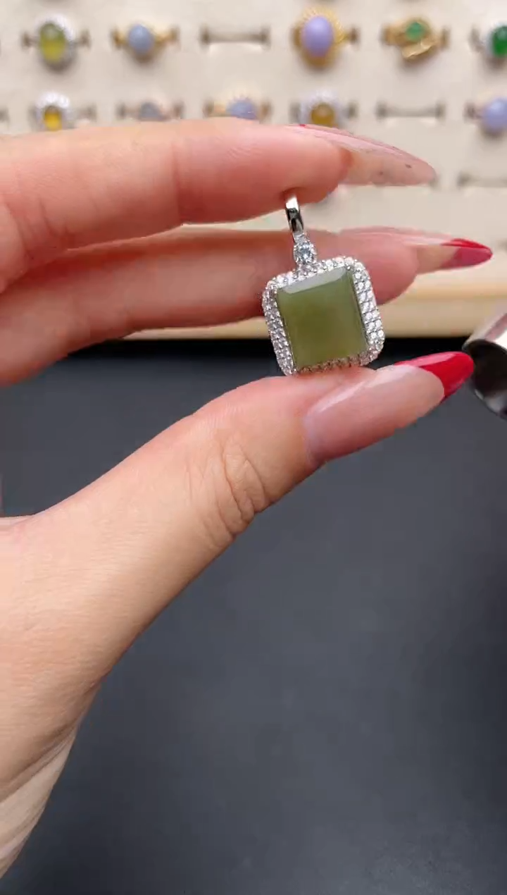 【闪购商品】翡翠吊坠(赠链)银S925镶嵌一物一证一礼盒