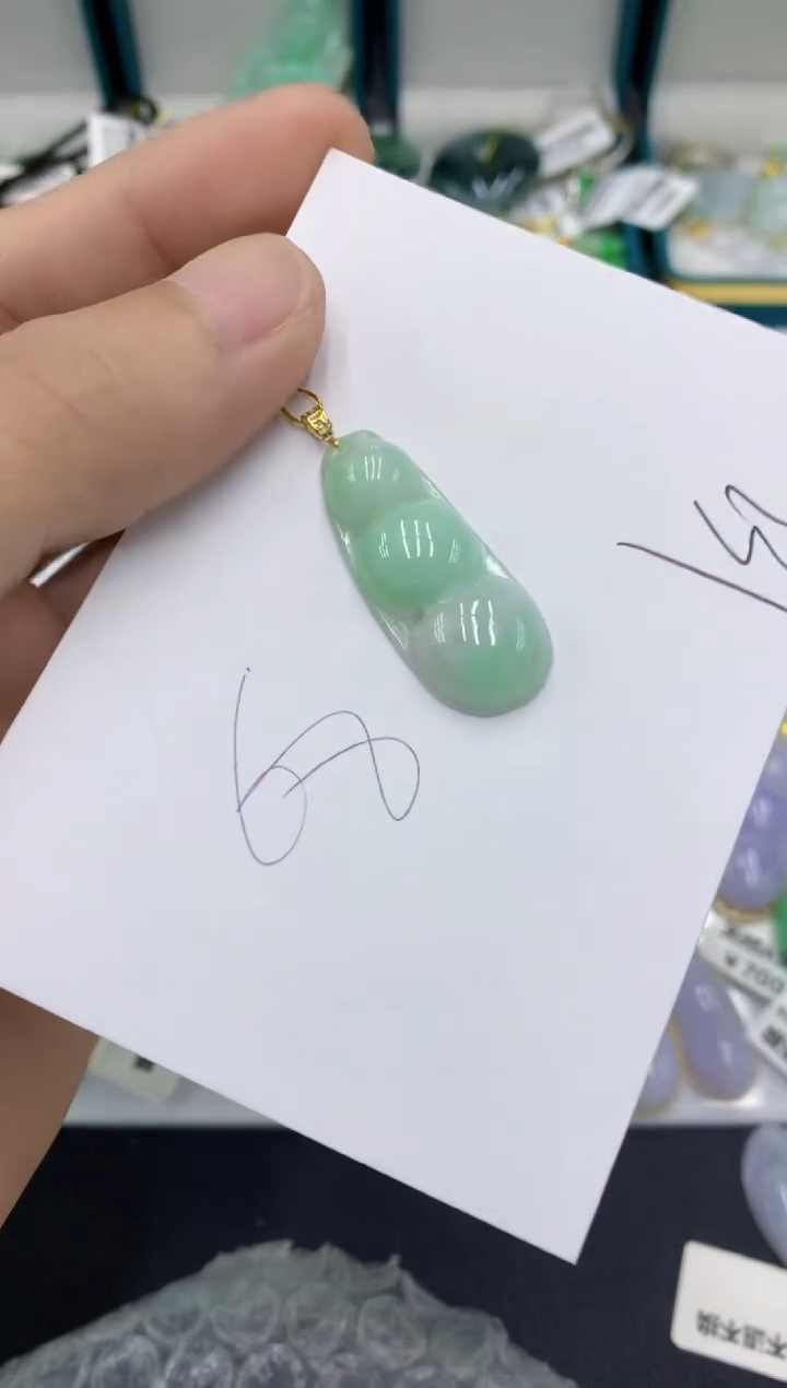 翡翠18K金镶嵌颈饰翡翠