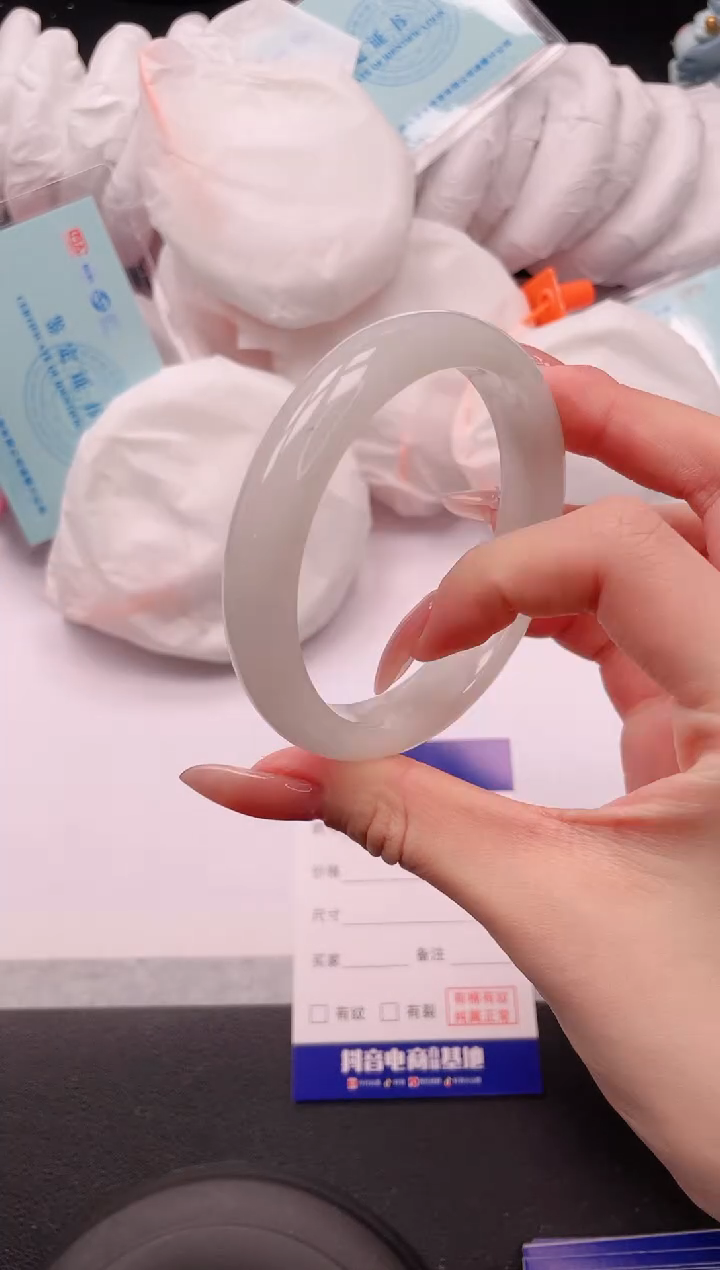 未镶嵌手镯石英质玉7V30-60