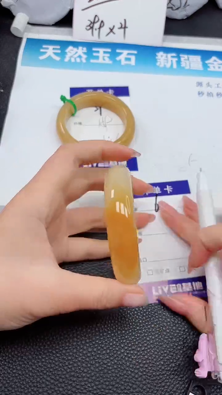 【闪购商品】石英质玉手镯未镶嵌60