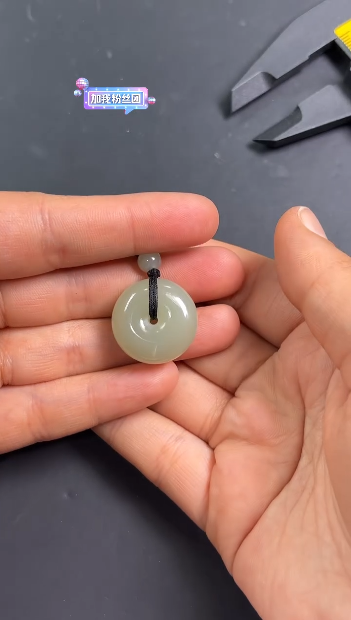 【闪购商品】和田玉吊坠(赠链)未镶嵌且末微色差金山