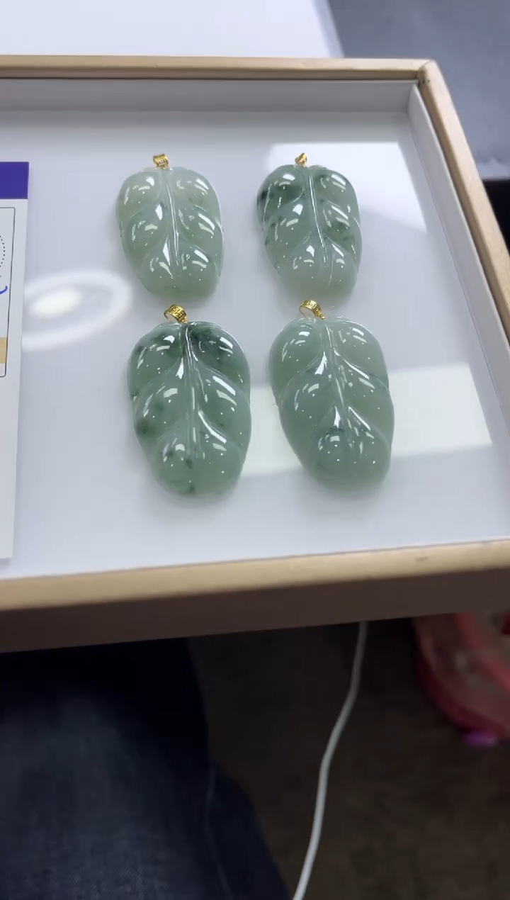 【闪购商品】翡翠颈饰18K金镶嵌P9多样性发一件/配绳子