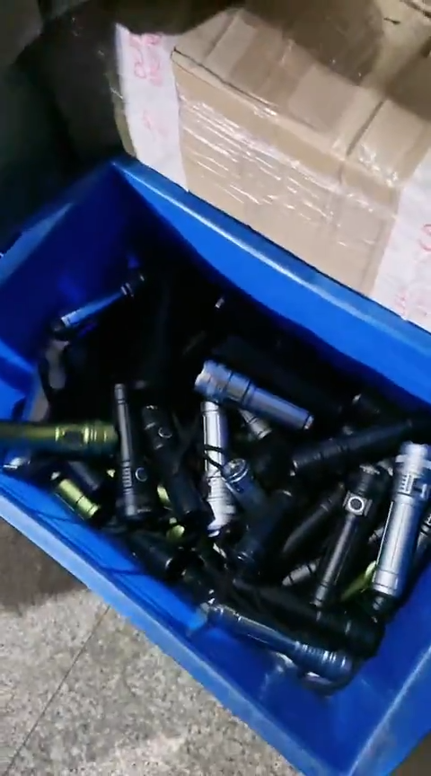 坏的点火手电缺配件发5只颜色随机