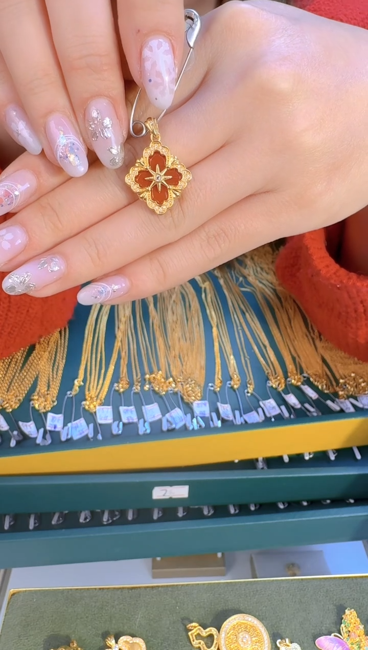 布家四叶草吊坠0.90（附带礼盒包装）